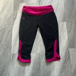 Pink & Black performance Under Armour large heat gear cropped leggings